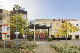 Photograph of Ramada by Wyndham, London