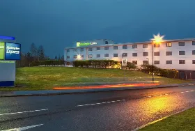 Photograph of Holiday Inn Express, Manchester