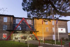 Photograph of Ramada by Wyndham, Bishop's Stortford