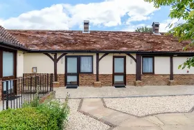 Photograph of Kingfisher Barn Holiday Cottages, Abingdon