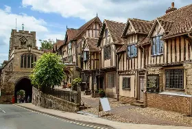 Photograph of Old Four Penny Hotel, Warwick